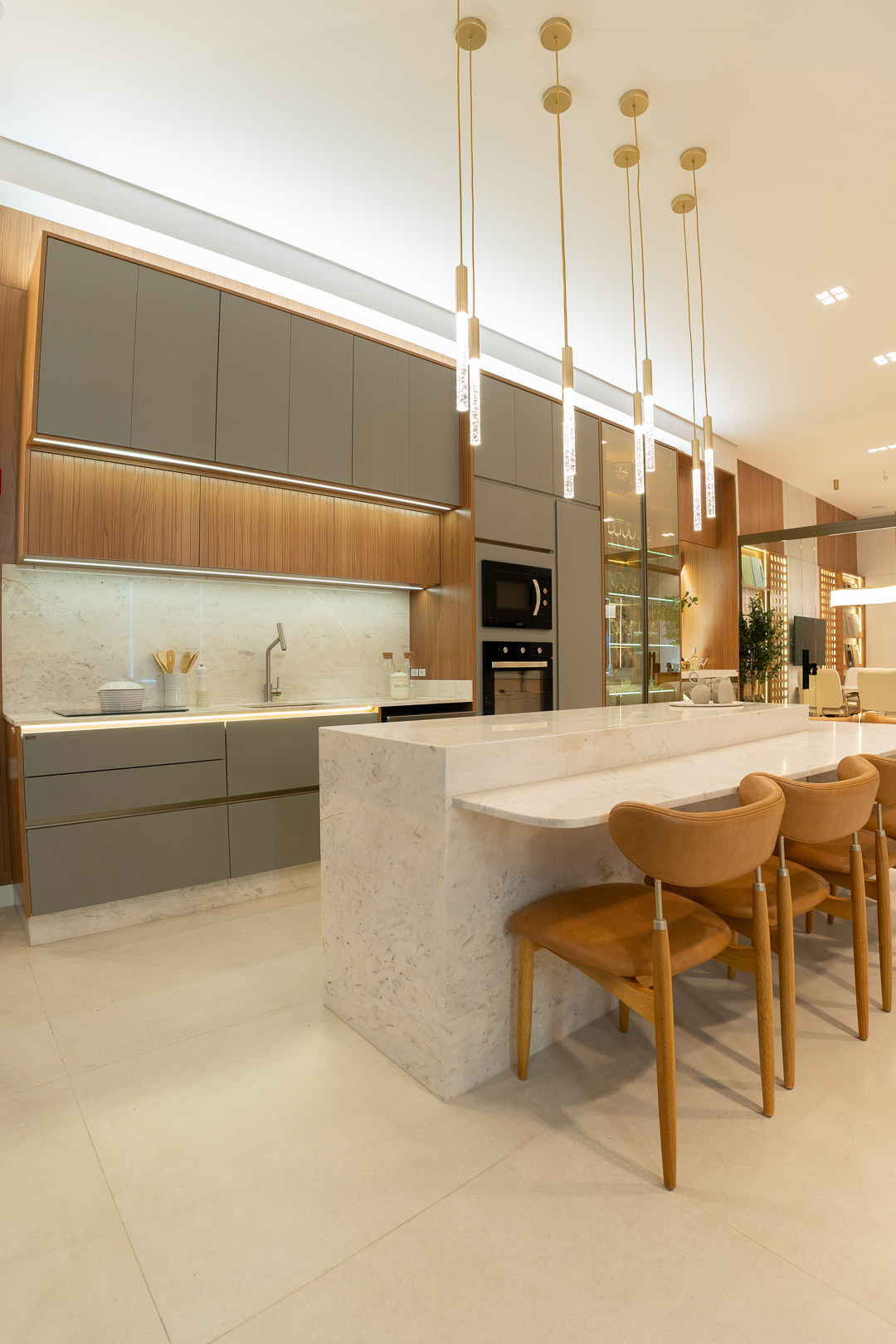 Showroom cozinha com ilha em pedra