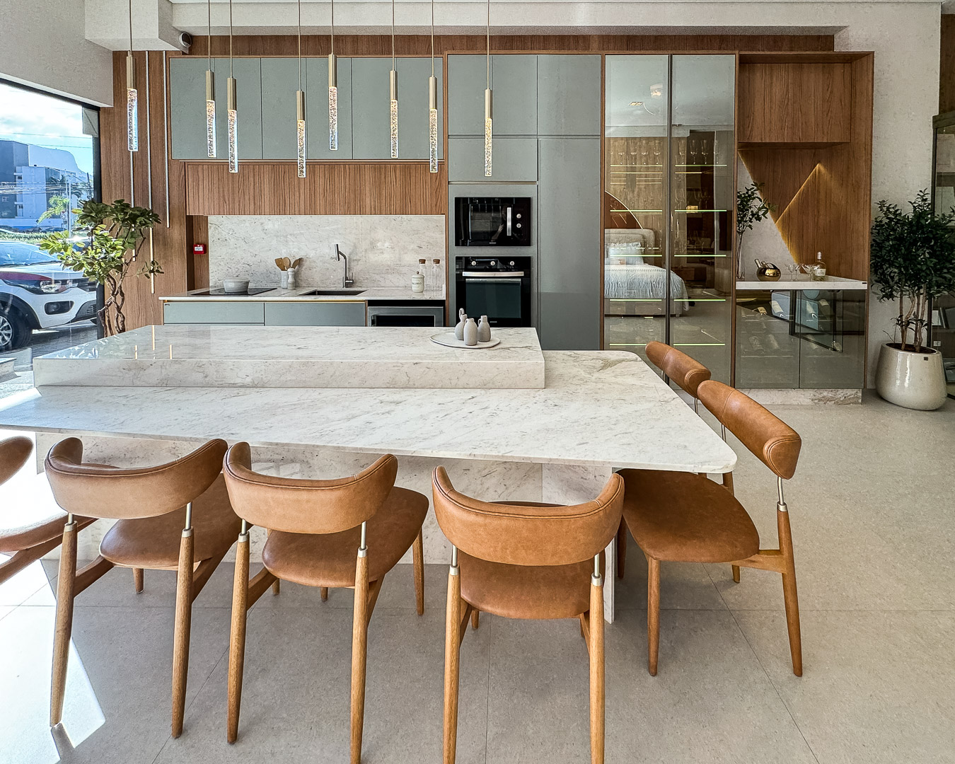 Mesa de jantar em mármore ao entardecer