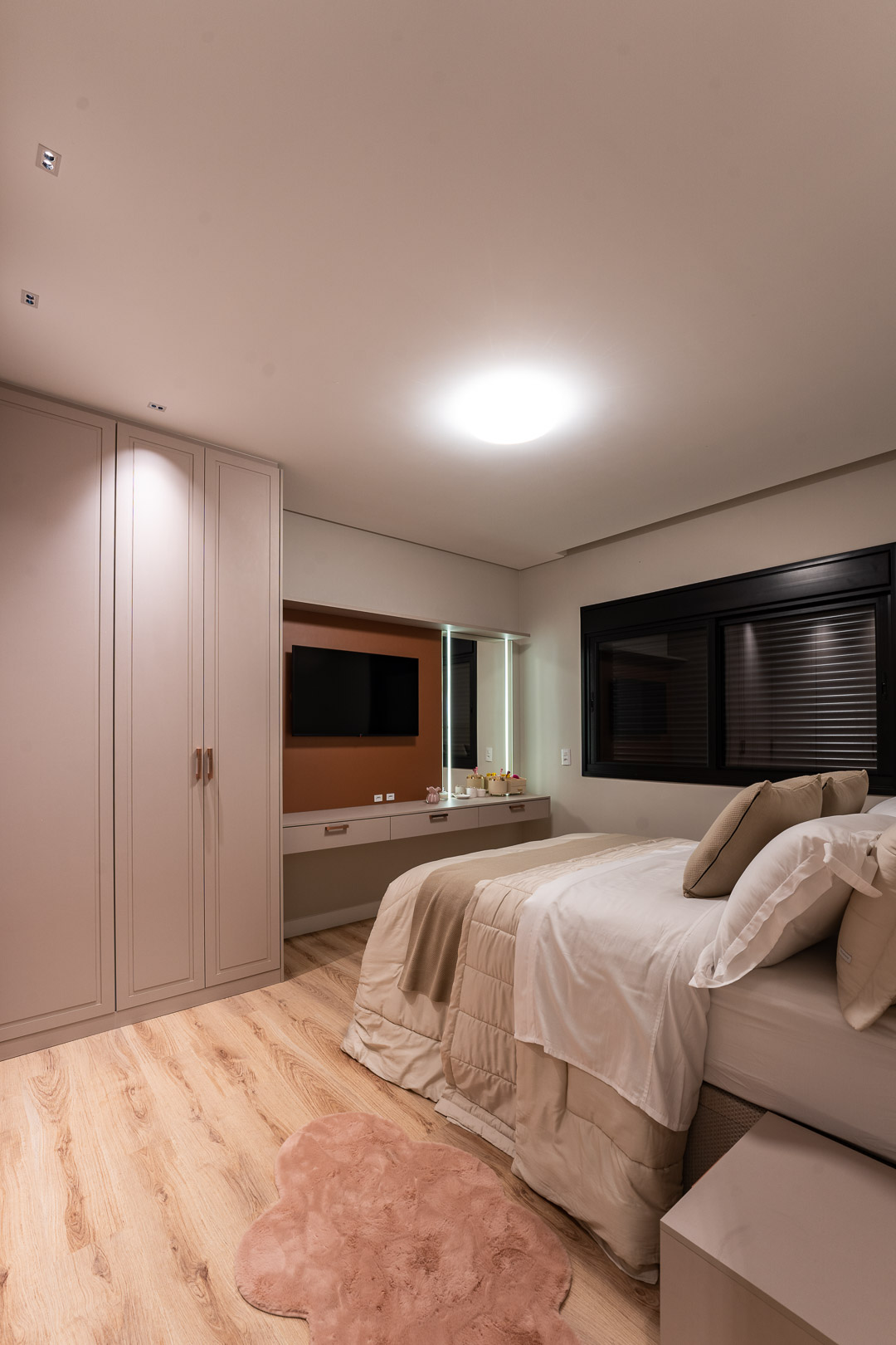 Roupeiro planejado painel TV